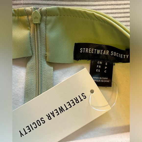 NWT* fake leather mini skirt - Picture 4 of 4